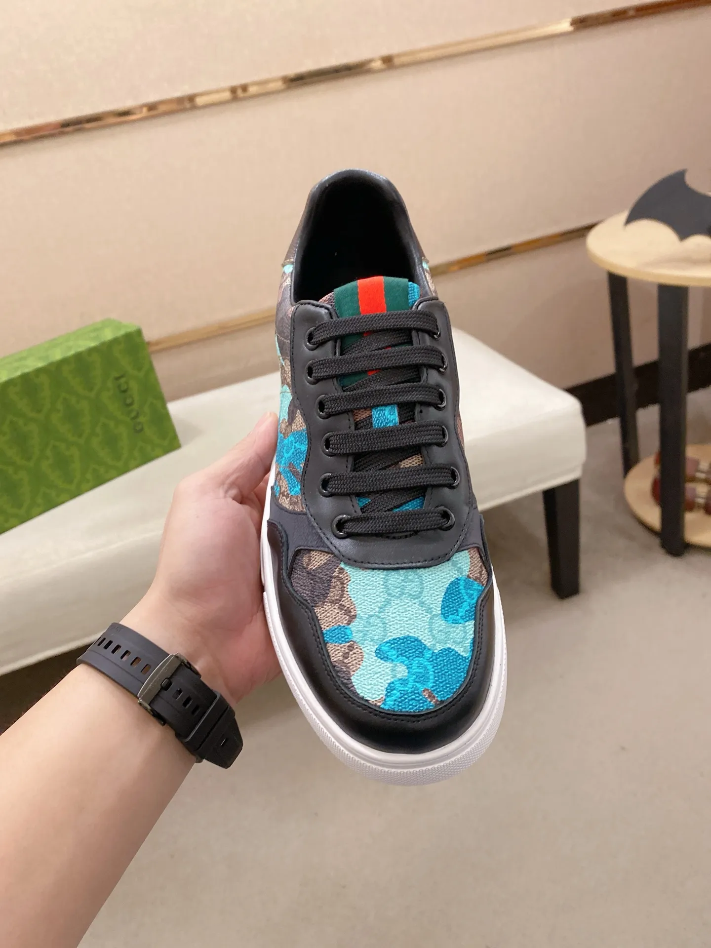 Ex-factory price 380💰【Gucci】Gucci men’s latest series of casual shoes! The official website is built 1:1. The upper is made of imported high-quality cowhide, and the lining is made of high-quality sheepskin, which is soft and comfortable. Picky selection of materials and exquisite workmanship give you the best enjoyment. Number of yards: 38-44 yards.